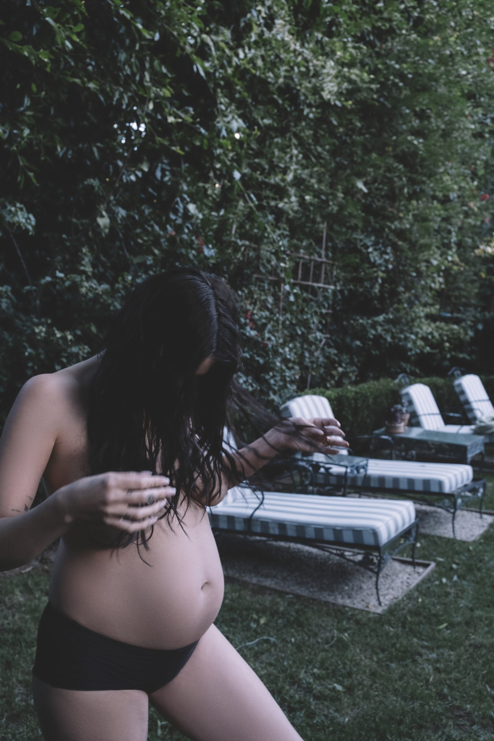 Экс-подружка Кары Делевинь Эшли Бенсон стала мамой, но перед этим сделала пикантную беременную фотосессию. Топ фото Эшли бенсон для LadyGunn